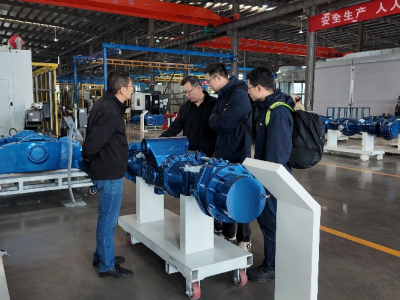 Sunward Intelligent Equipment Co., Ltd. visited Shandong Lutong to explore in-depth cooperation in the field of drive axles.