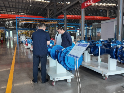 Customers from Jiangsu Province visited Shandong Lutong to inspect the WZL130 Steering Axle for deepening cooperation and reaching consensus