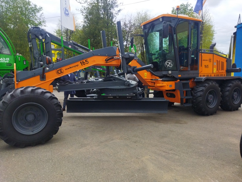 Together with Amkodor manufacturers, drive axles allow graders to set off on new journeys Together with Amkodor manufacturers, drive axles allow graders to set off on new journeys