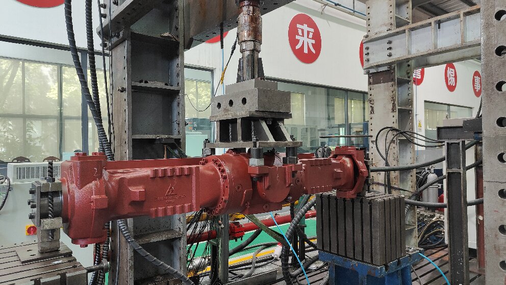 Careful bench tests to confirm excellent operational characteristics: the modular axis of the Lutong Heavy Industry telescopic loader with fork loading is a leader in technological innovation Careful bench tests to confirm excellent operational characteristics: the modular axis of the Lutong Heavy Industry telescopic loader with fork loading is a leader in technological innovation