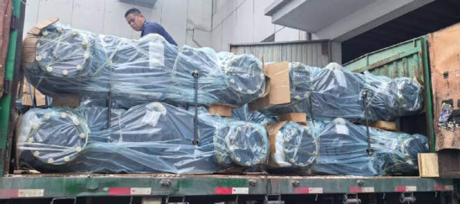 Партионная отгрузка свидетельствует о силе: серия ведущих мостов грейдеров отправляется в плавание по миру