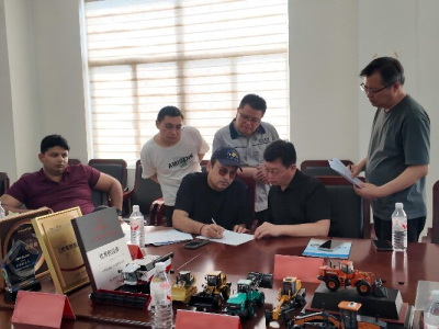 Индийская компания ACE посетила Шаньдун Лутонг для осмотра Ведущий мост переменного тока