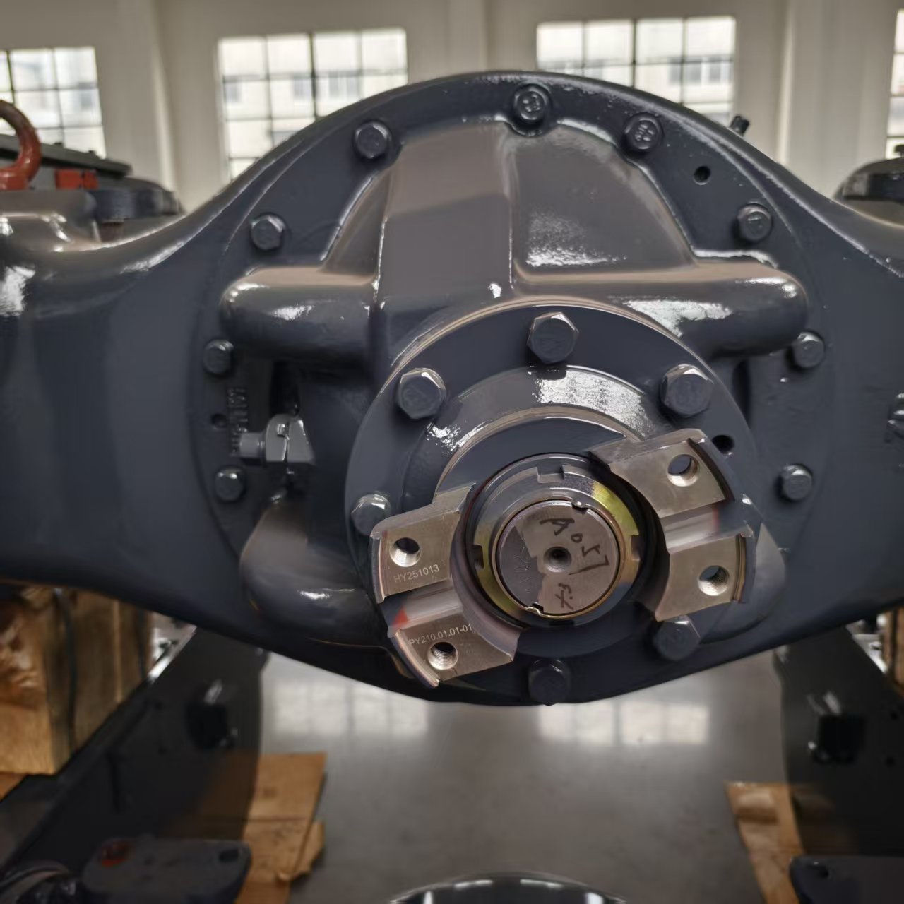 Rear swing axle of a grader