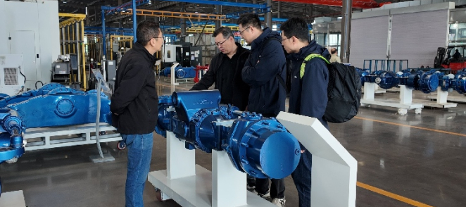 Компания Sunward Intelligent Equipment Co., Ltd.посетила Shandong Lutong для изучения возможностей углубленного сотрудничества в области ведущих мостов