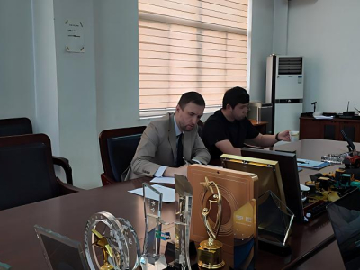 The Russian company Rostselmash visited our enterprise to conduct research and negotiations on deepening mutually beneficial cooperation in the field of drive axles.